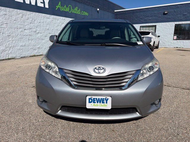 Used 2012 Toyota Sienna XLE w/ Entertainment Pkg FWD image 8