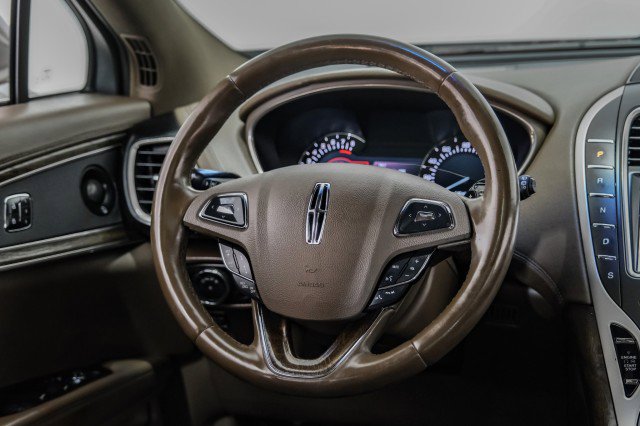 Used 2016 Lincoln MKX Reserve w/ Technology Package FWD image 14