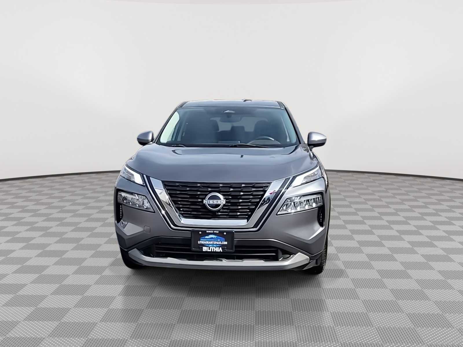 Used 2023 Nissan Rogue SV image 3