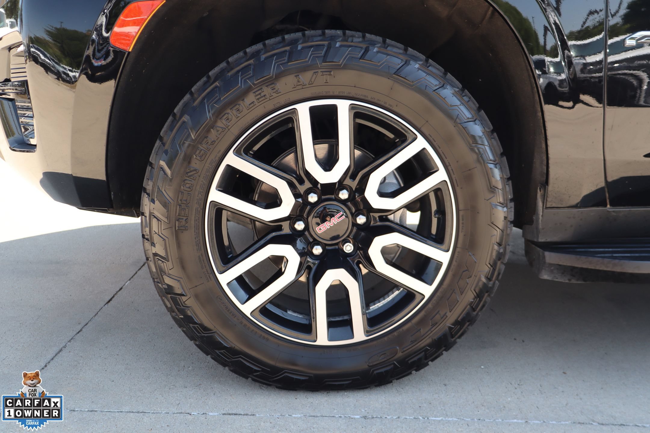 Used 2023 GMC Yukon XL AT4 AWD/4WD image 10