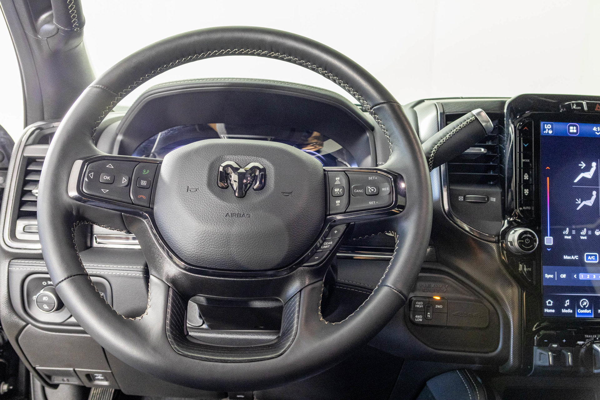 Used 2024 RAM 3500 Limited AWD/4WD image 37