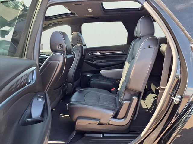 Used 2022 Buick Enclave Avenir image 11