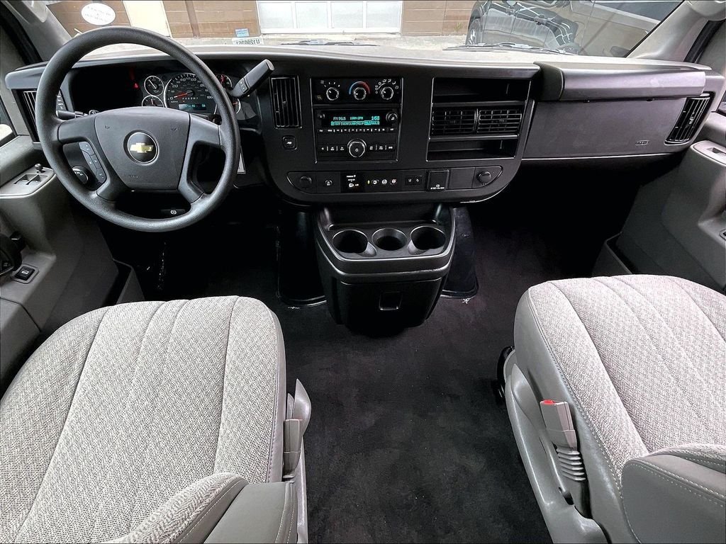 Used 2025 Chevrolet Express 3500 LT w/ LT Preferred Equipment Group RWD image 21