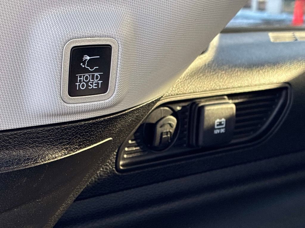 Used 2023 Jeep Grand Cherokee 4WD 4xe w/ Luxury Tech Group II image 13