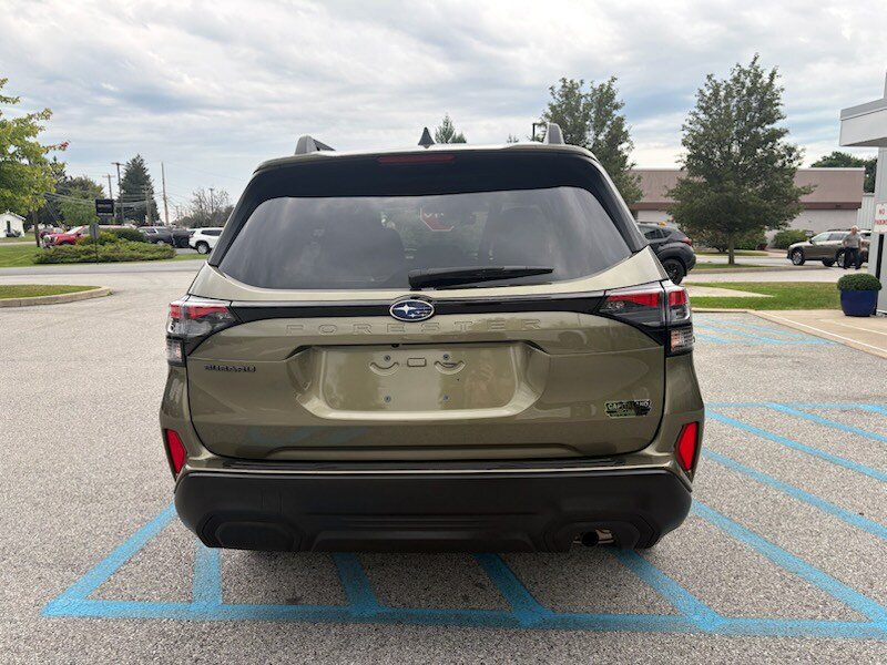 Used 2025 Subaru Forester Premium AWD/4WD image 4