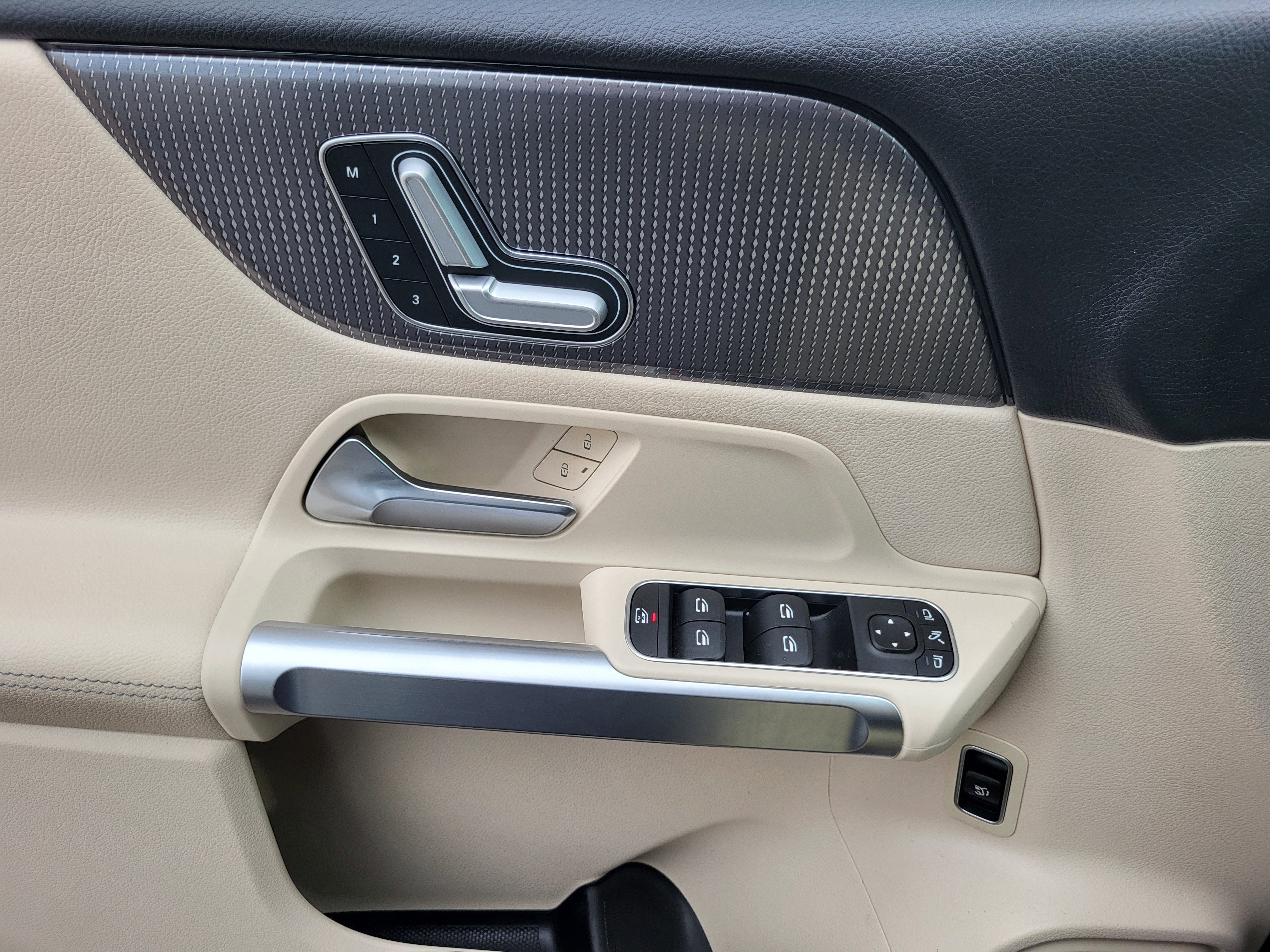 Used 2021 Mercedes-Benz GLB 250 GLB 250 image 8