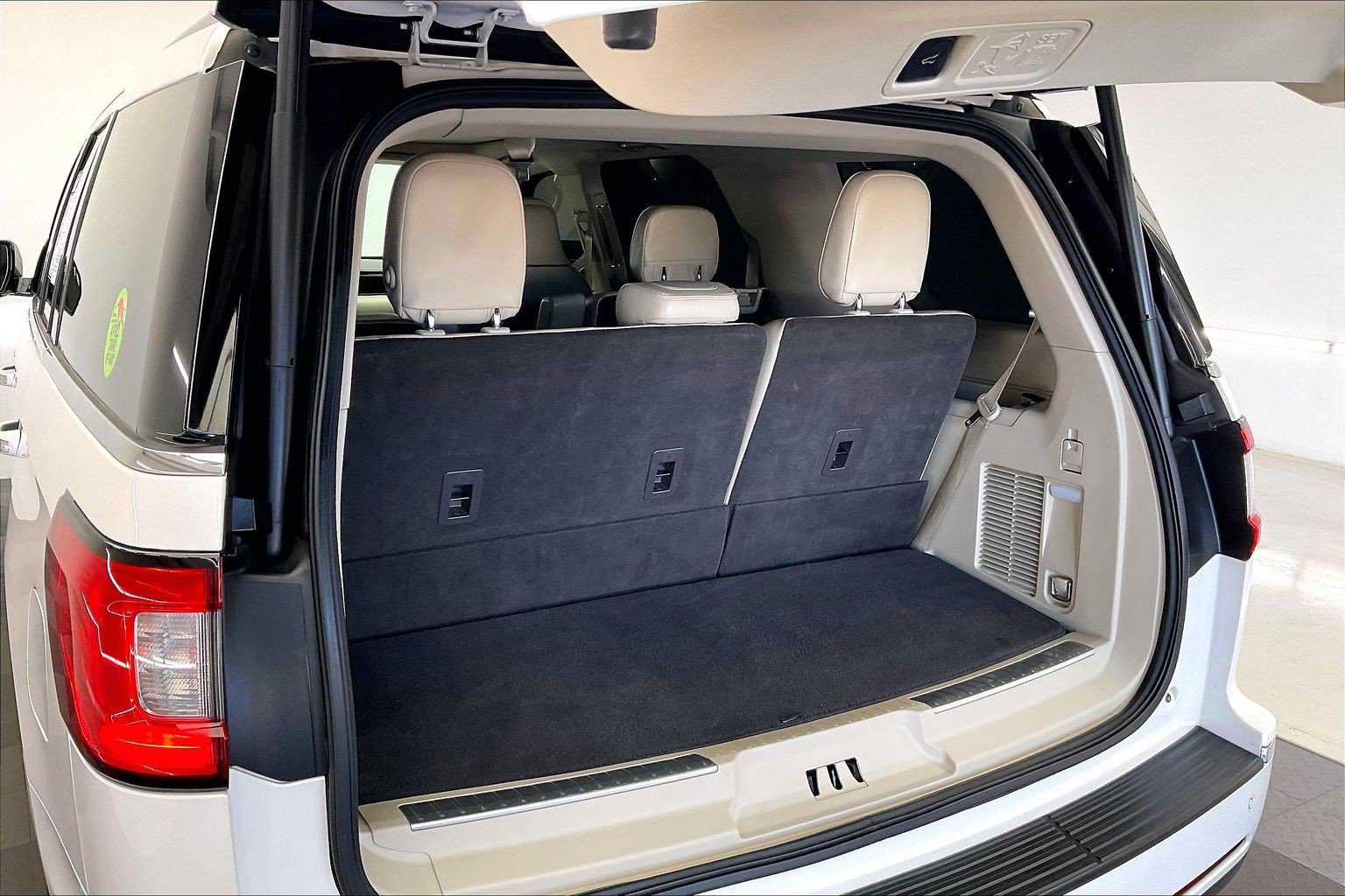 Used 2018 Lincoln Navigator Reserve w/ Technology Package AWD/4WD image 27