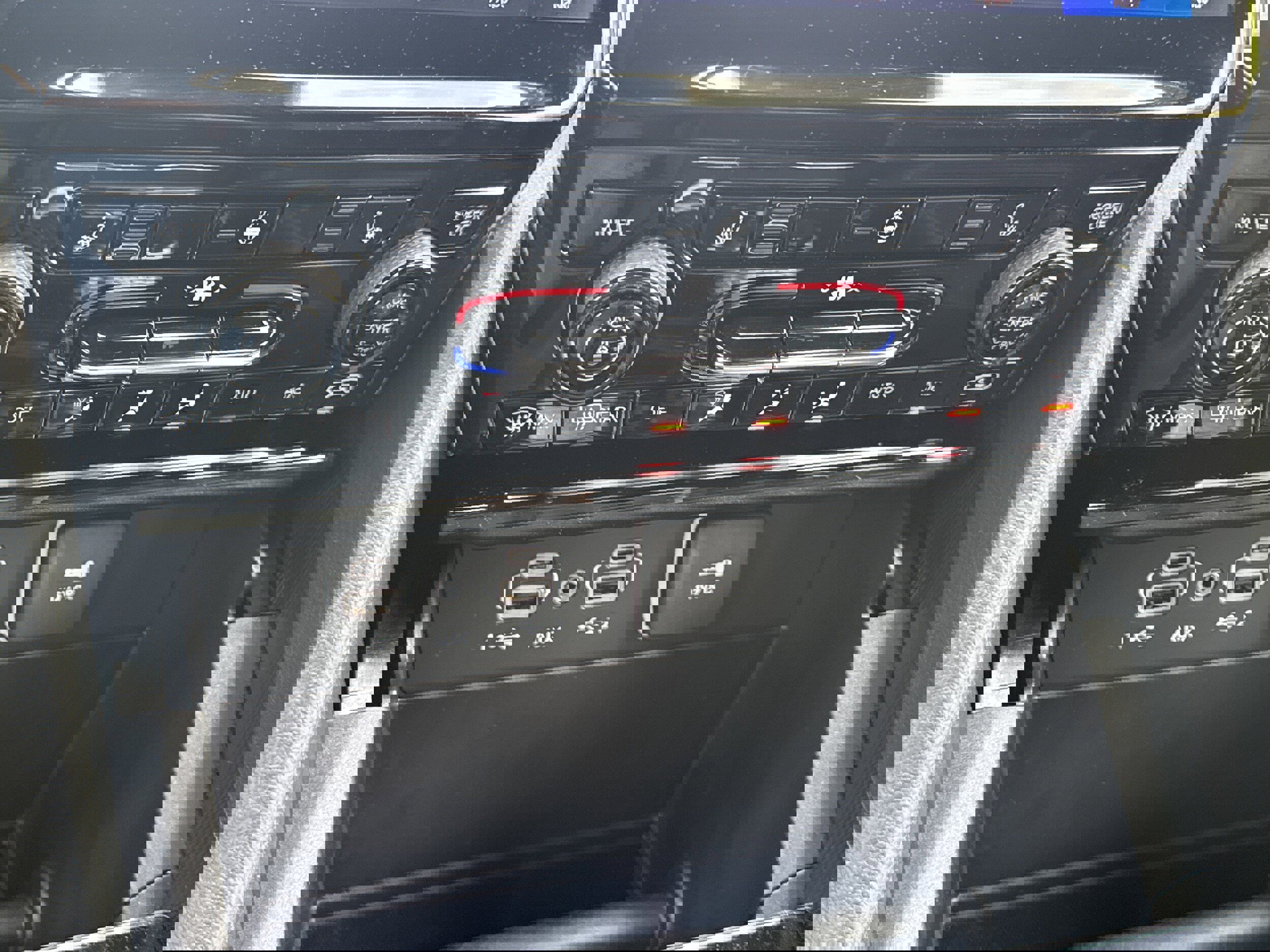 Used 2025 Jeep Grand Cherokee Limited w/ Black Appearance Package AWD/4WD image 21