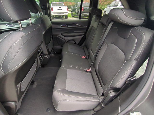 New 2026 Jeep Grand Cherokee Laredo X AWD/4WD image 31