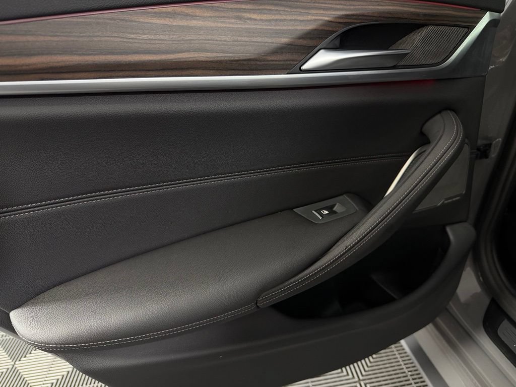 Used 2021 BMW 540i w/ M Sport Package RWD image 27