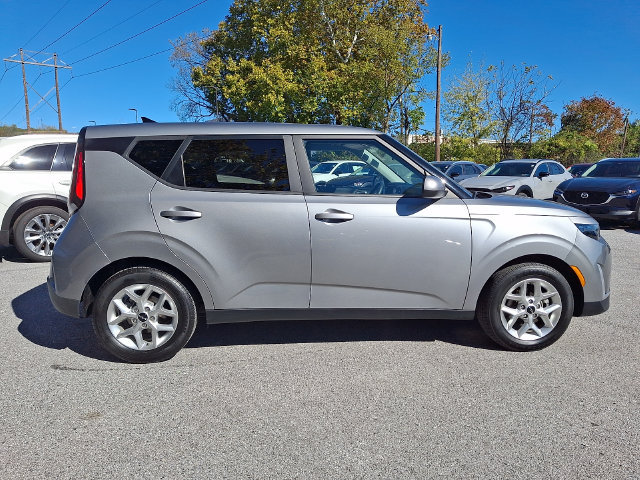 Used 2023 Kia Soul LX w/ LX Technology Package FWD image 7