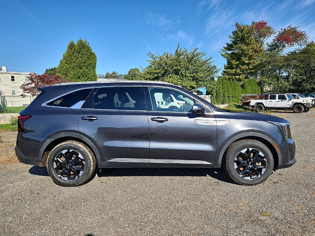Certified 2024 Kia Sorento S FWD image 8