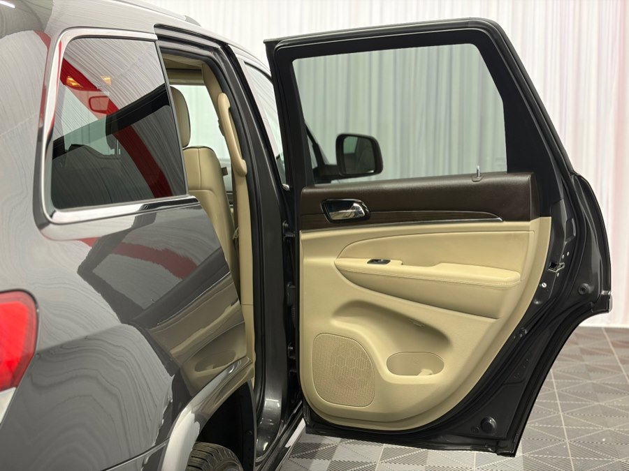 Used 2020 Jeep Grand Cherokee Overland AWD/4WD image 17