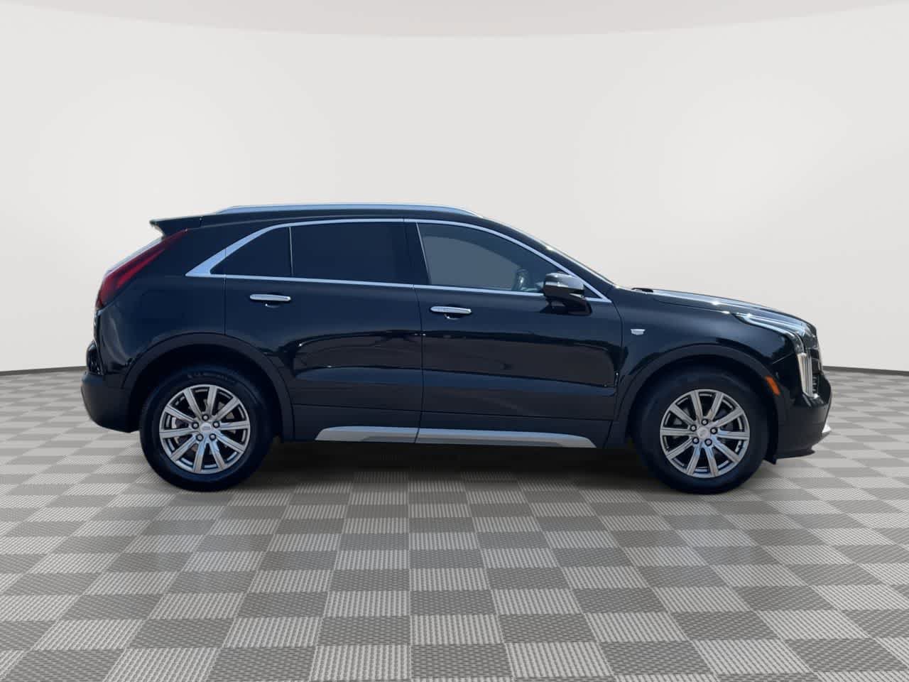 Used 2021 Cadillac XT4 Premium Luxury w/ Cold Weather Package AWD/4WD image 9