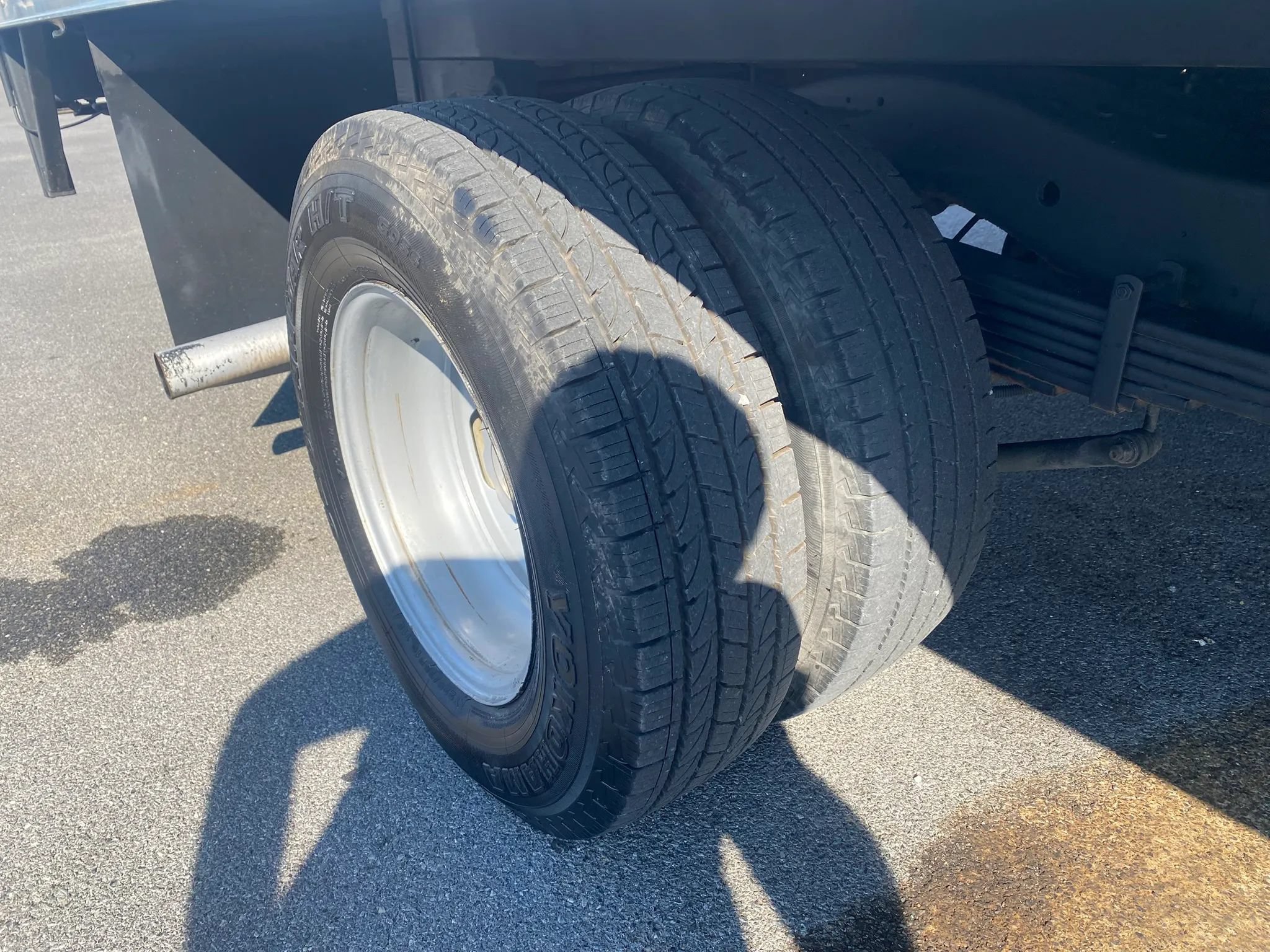 Used 2017 Chevrolet Express 4500 Extended RWD image 26