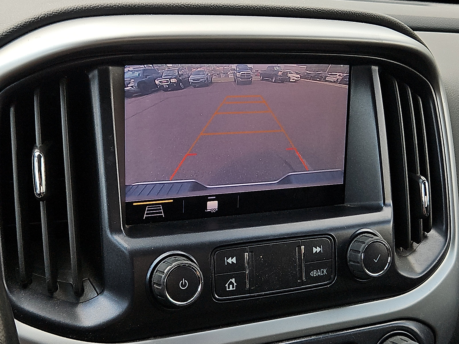 Used 2020 Chevrolet Colorado LT w/ Safety Package AWD/4WD image 17