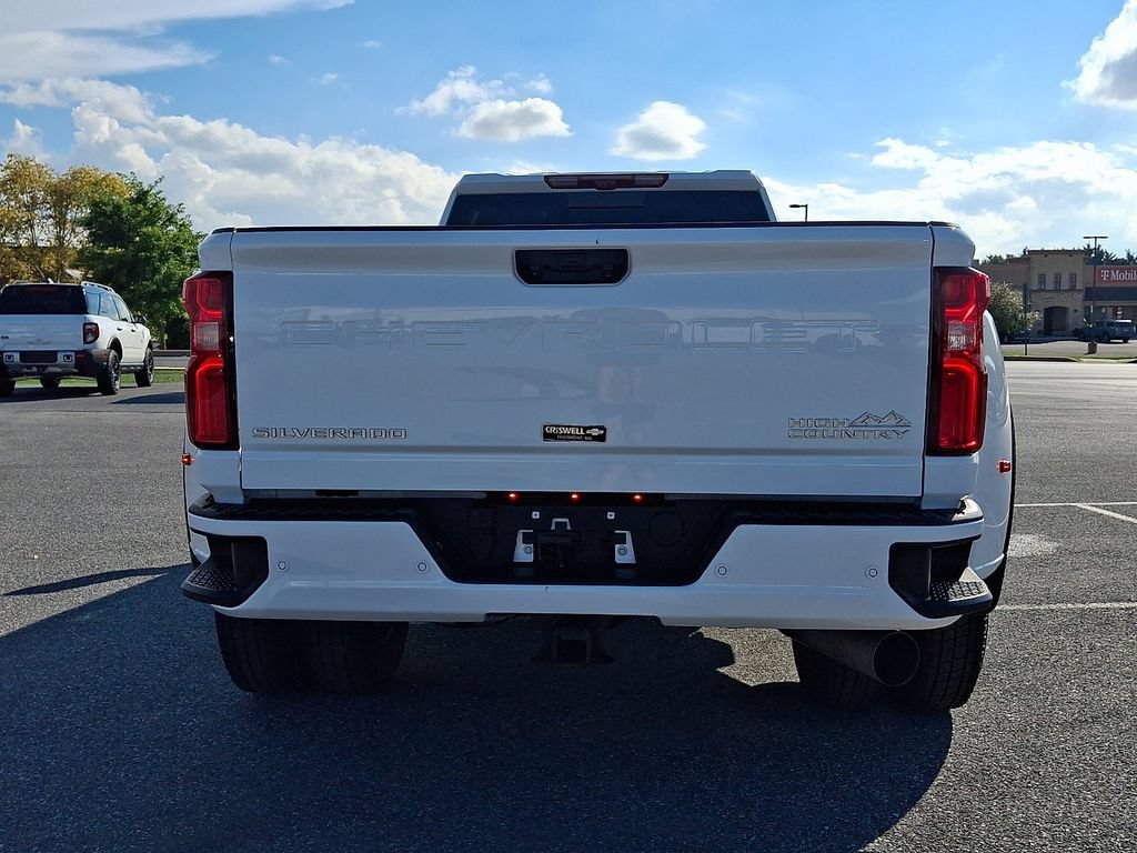 Used 2026 Chevrolet Silverado 3500 High Country w/ High Country Premium Package AWD/4WD image 5