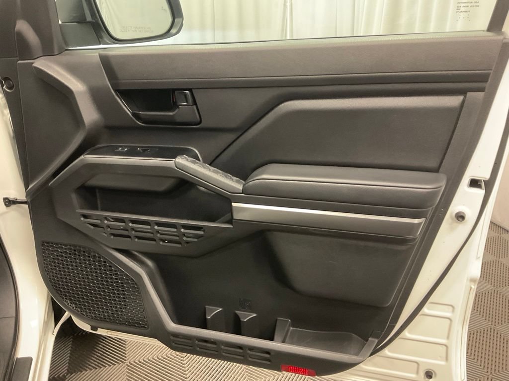 Used 2025 Toyota Tacoma SR5 AWD/4WD image 28