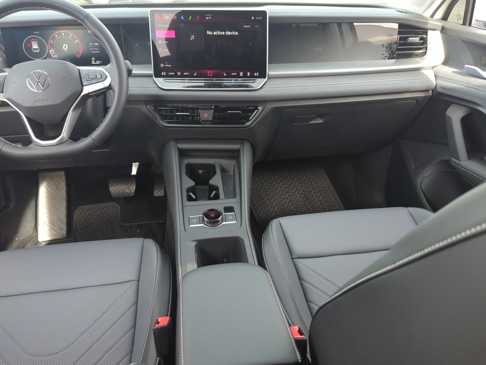 New 2025 Volkswagen Tiguan SE image 19