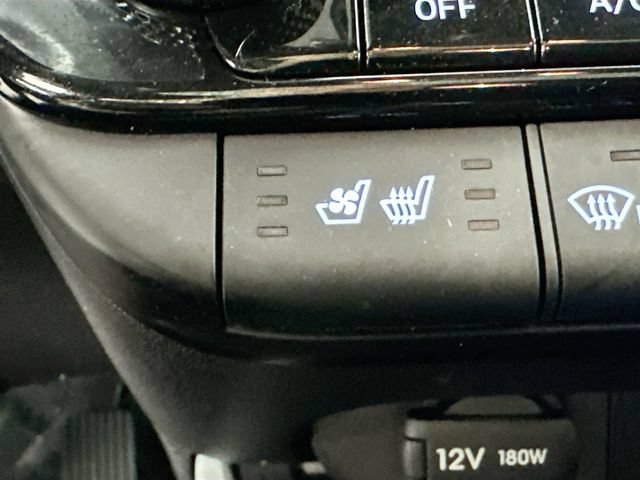 Used 2025 Hyundai Elantra Limited FWD image 19