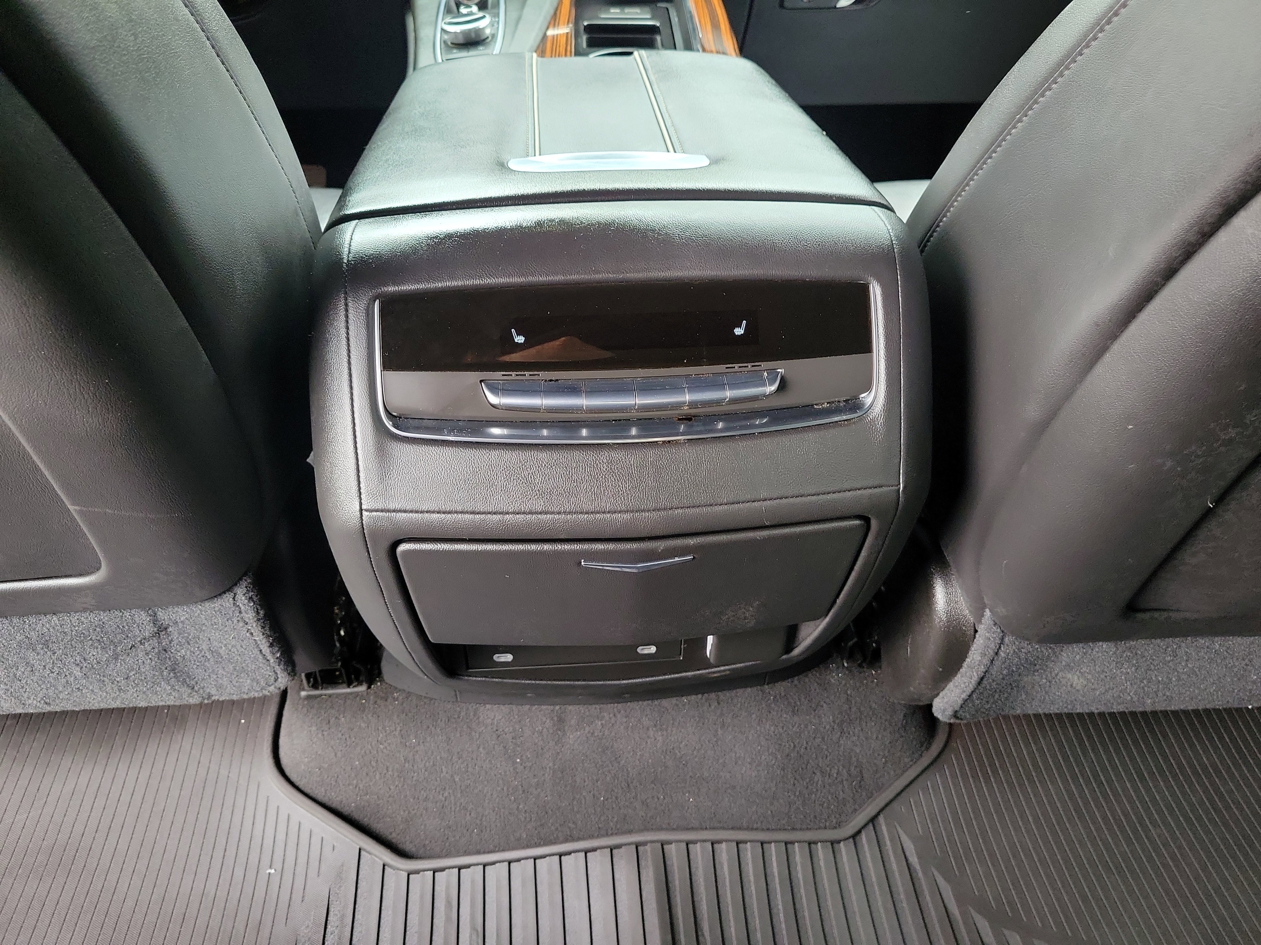 Used 2021 Cadillac Escalade Premium Luxury AWD/4WD image 13