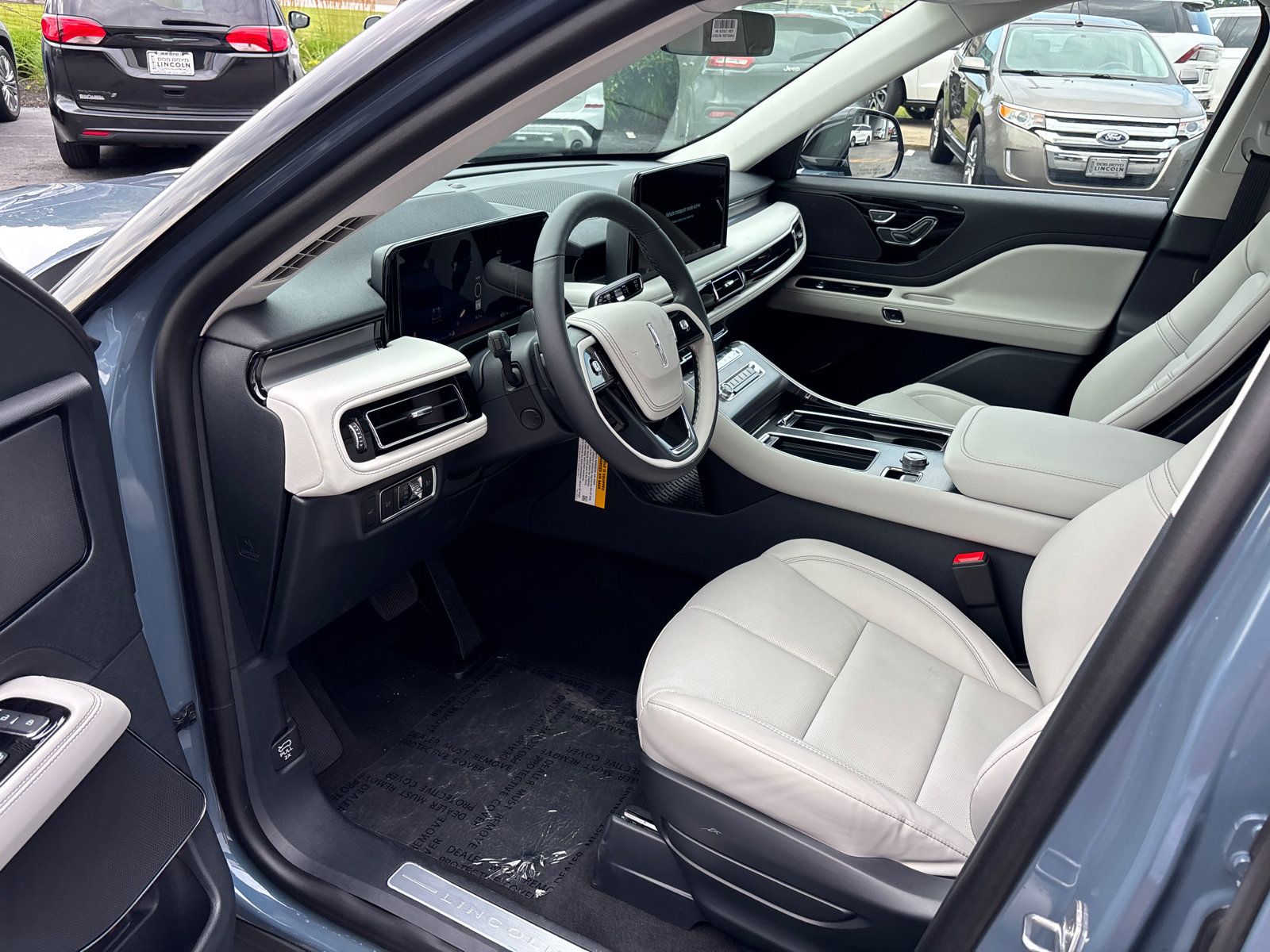 New 2026 Lincoln Aviator AWD image 24