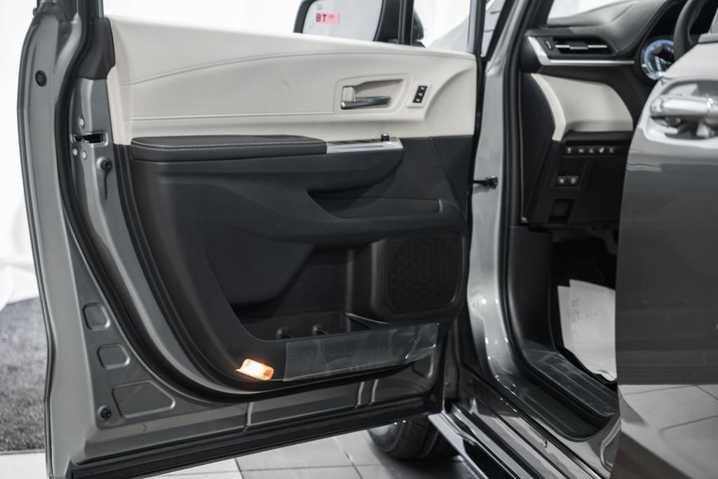 New 2026 Toyota Sienna Platinum image 43
