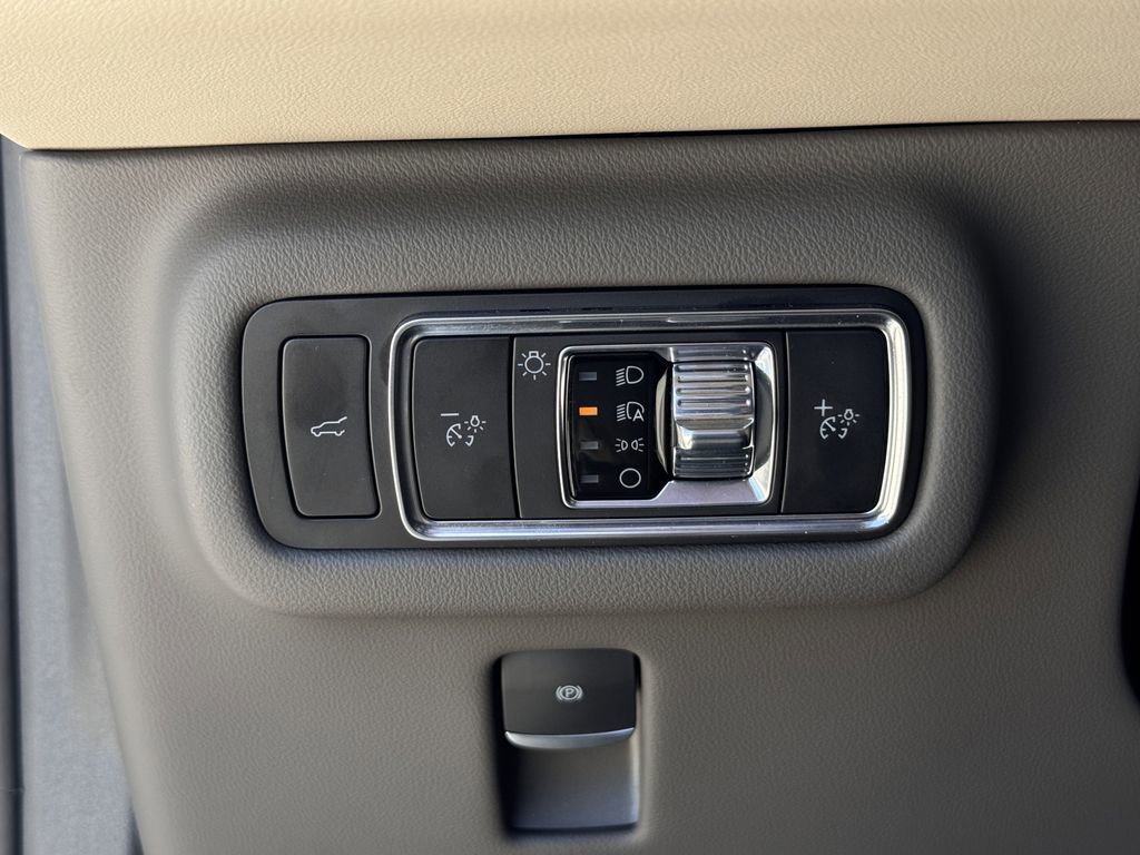 Used 2024 Lincoln Nautilus Reserve w/ Equipment Group 203A image 20