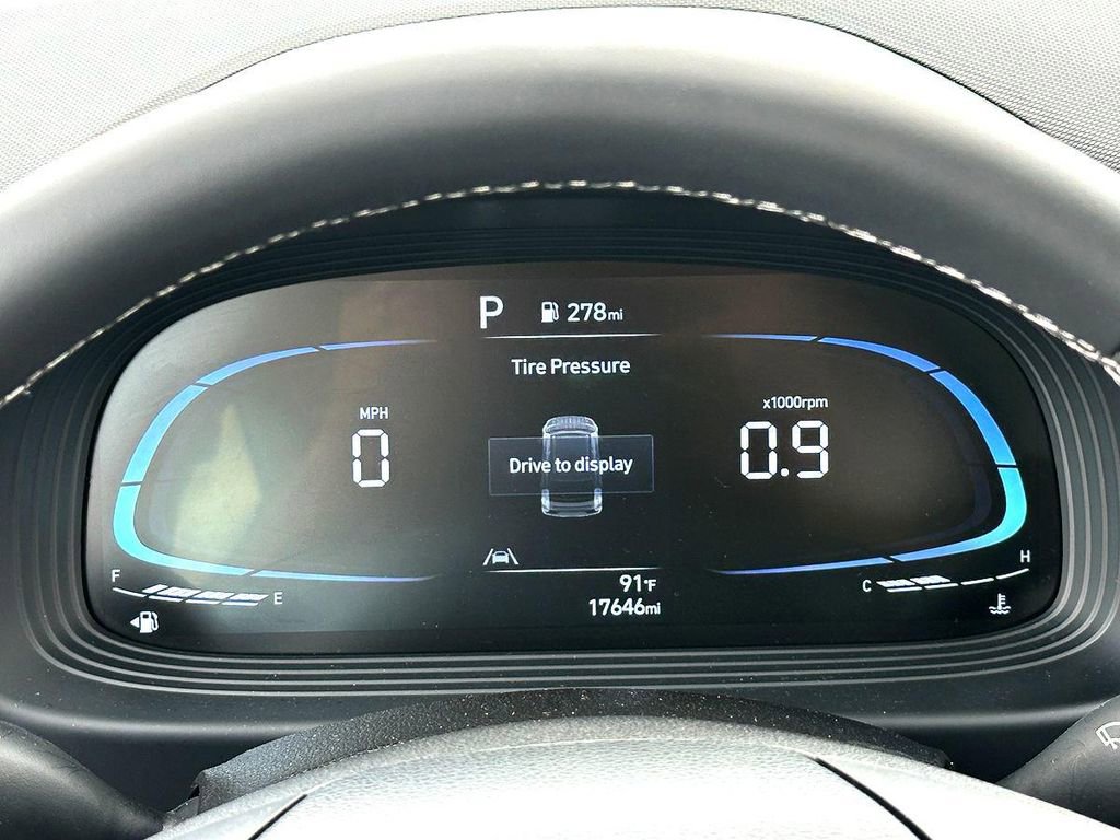 Used 2024 Hyundai Venue SEL FWD image 27