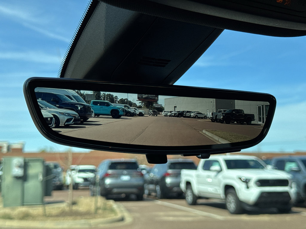 Used 2022 Chevrolet Traverse High Country image 32