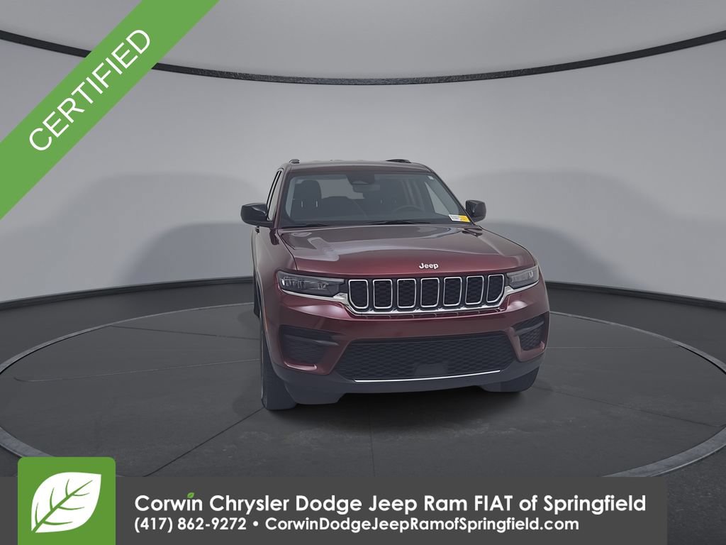 Used 2023 Jeep Grand Cherokee Laredo AWD/4WD image 4