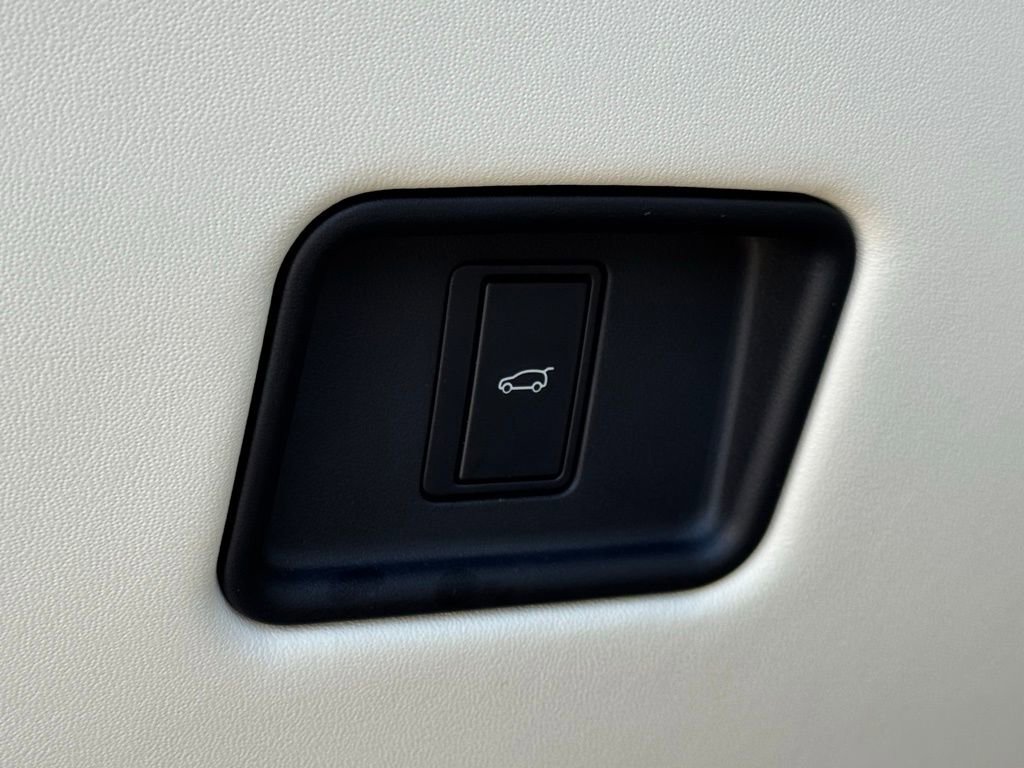 Used 2024 Land Rover Range Rover Long Wheelbase Autobiography image 21