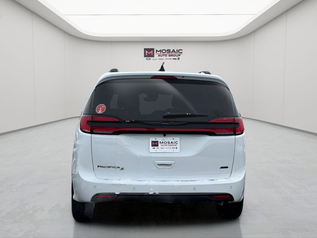 New 2026 Chrysler Pacifica Select image 3