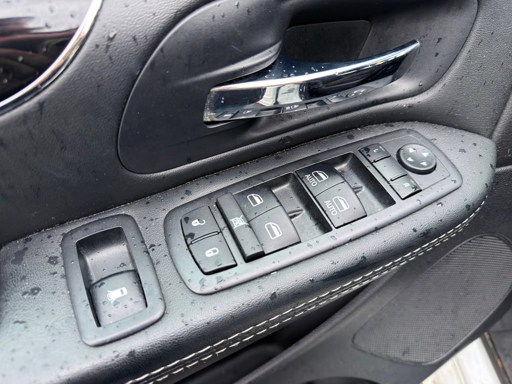 Used 2017 Dodge Grand Caravan SE FWD image 22