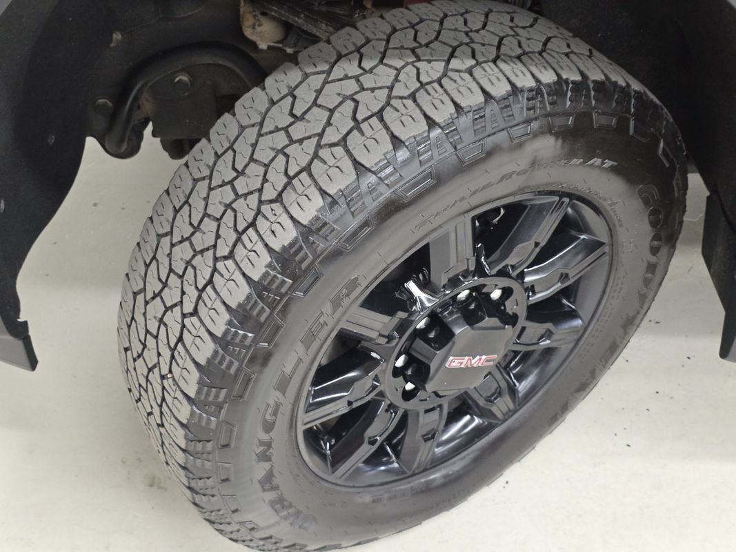 Used 2025 GMC Sierra 2500 AT4 w/ AT4 Premium Plus Package AWD/4WD image 47
