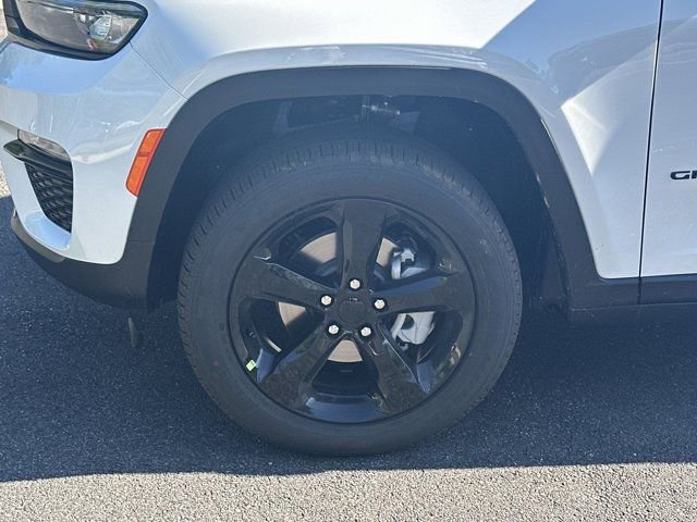 New 2025 Jeep Grand Cherokee Limited w/ Black Appearance Package image 11