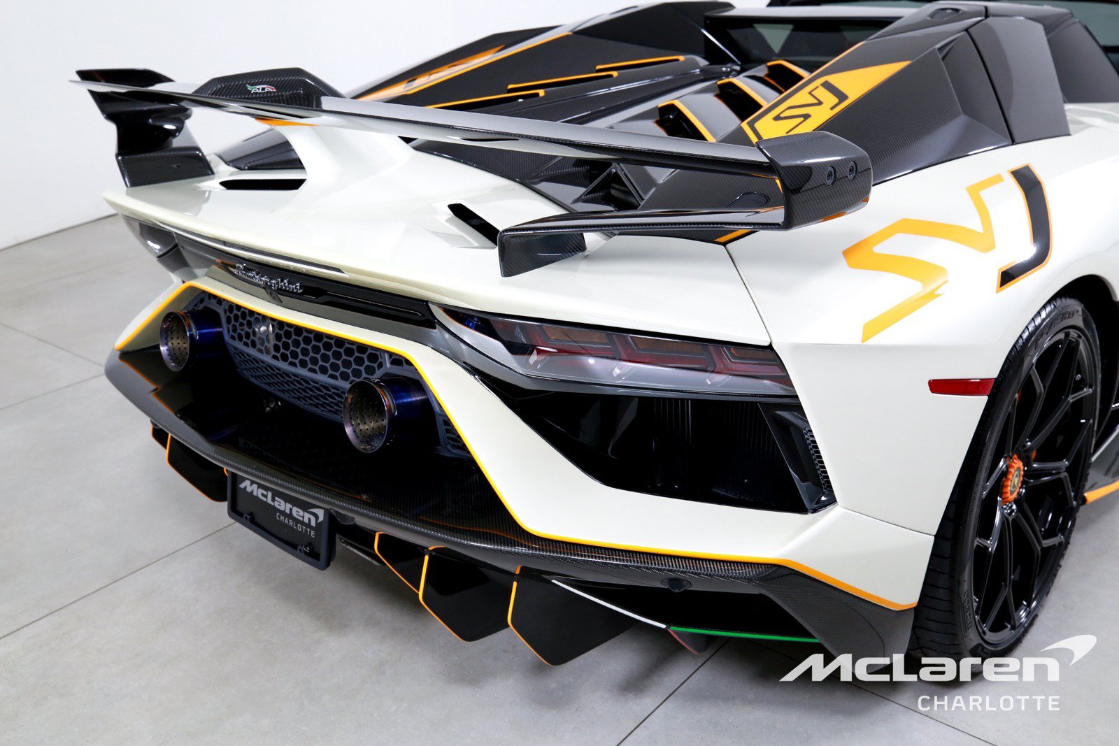 Used 2021 Lamborghini Aventador SVJ AWD/4WD image 43