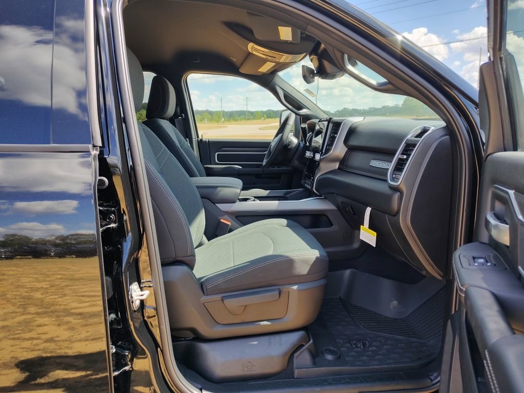 New 2025 RAM 2500 Big Horn AWD/4WD image 29