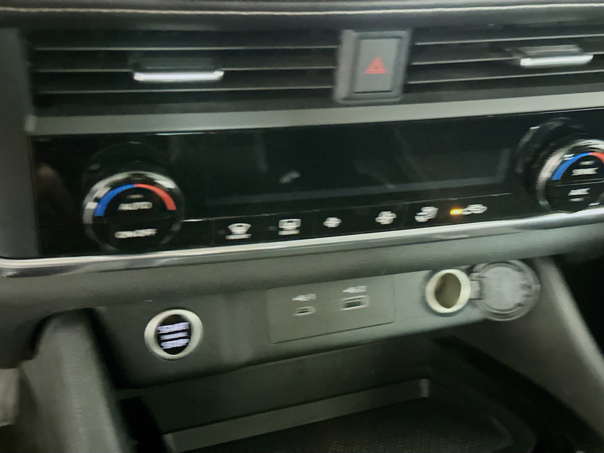 Used 2023 Nissan Rogue SV image 23