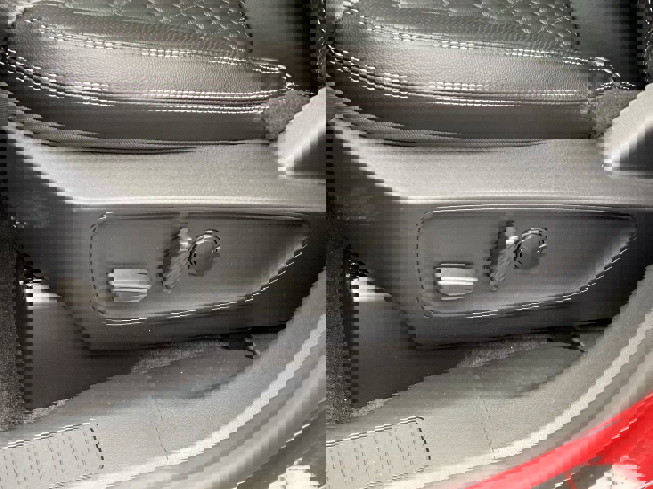 New 2024 Ford Escape SE w/ PHEV Premium Package image 10