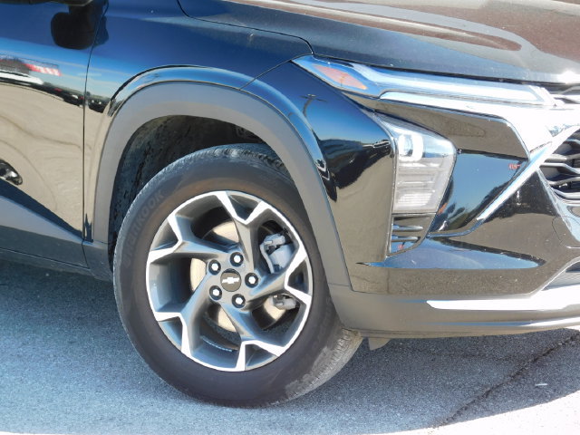 Used 2026 Chevrolet Trax LT FWD image 6
