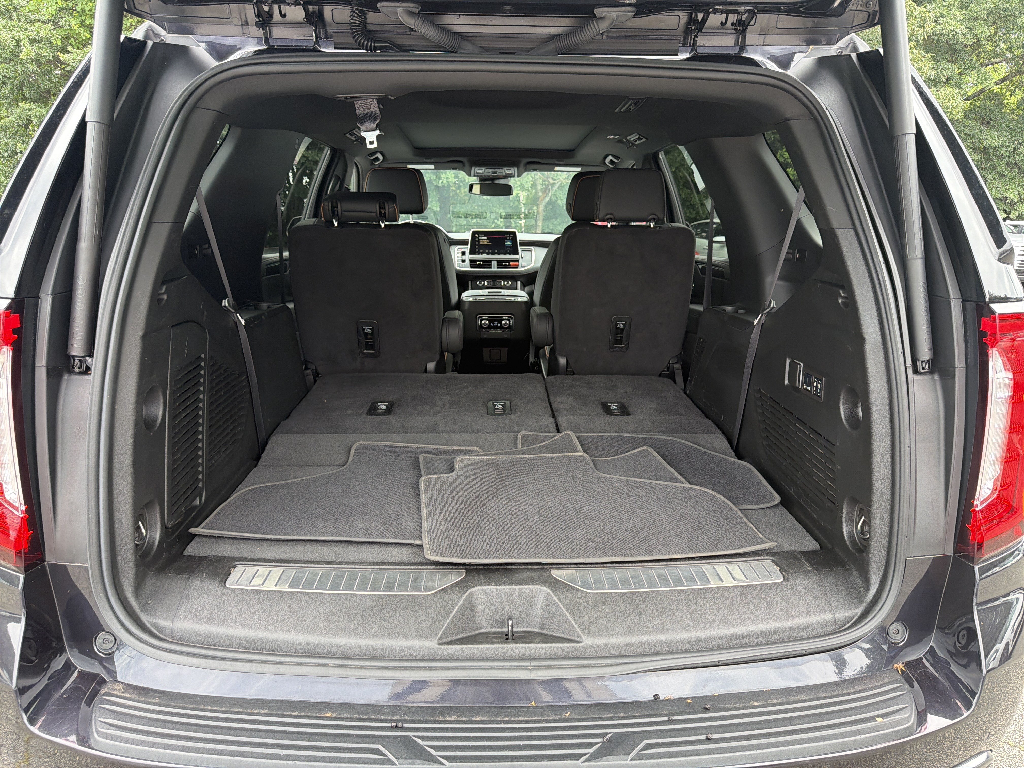 Used 2024 GMC Yukon AT4 AWD/4WD image 18