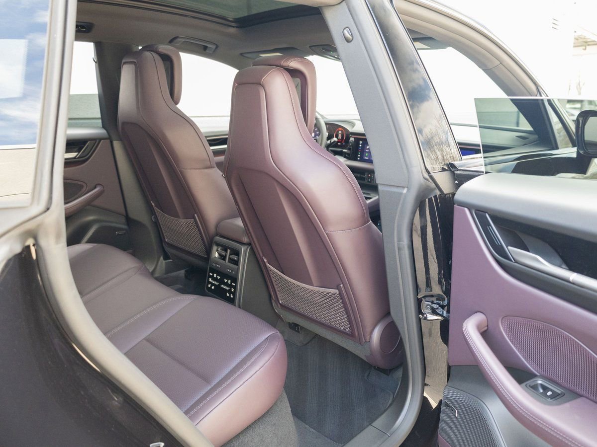 New 2025 Porsche Macan 4 Electric image 37