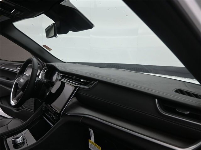New 2025 Jeep Grand Cherokee Limited w/ Black Appearance Package image 13