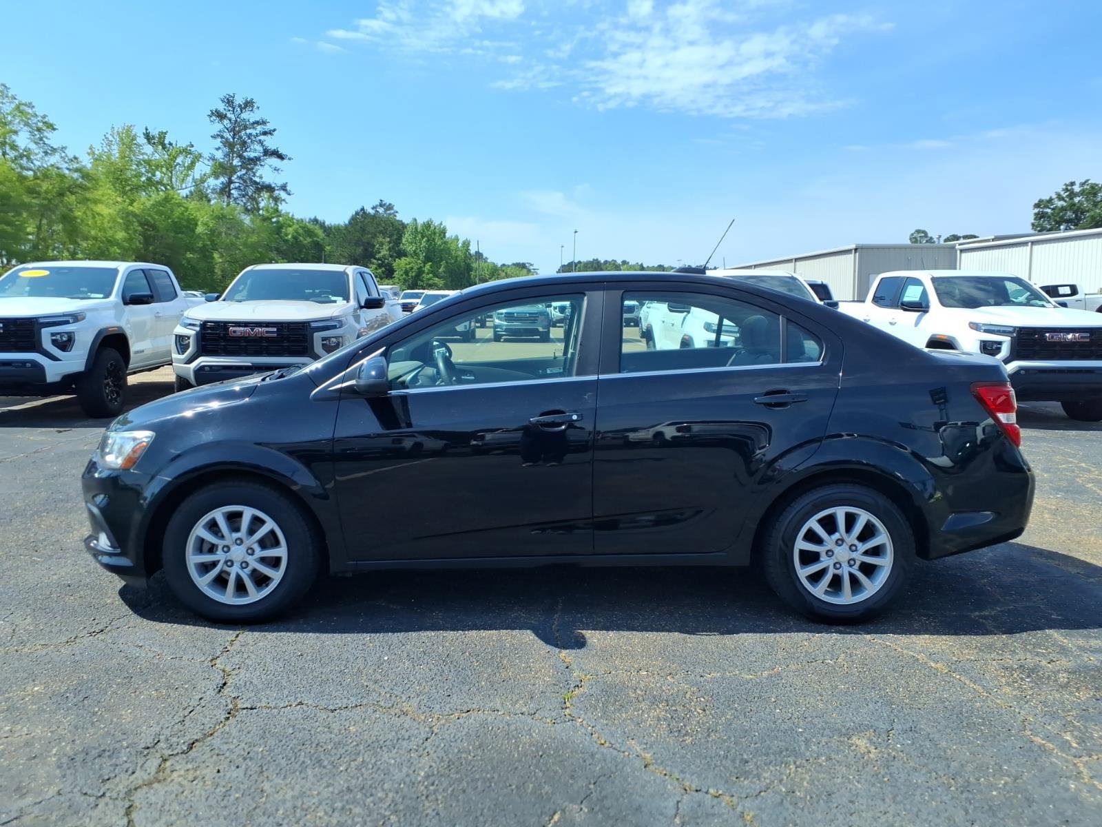 Used 2020 Chevrolet Sonic LT FWD image 1