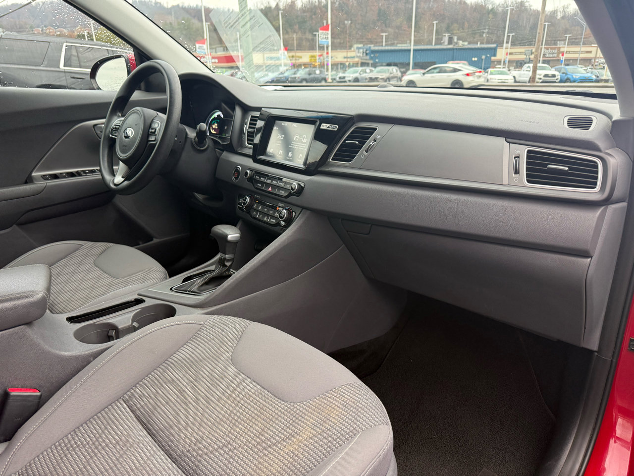 Used 2017 Kia Niro LX image 26