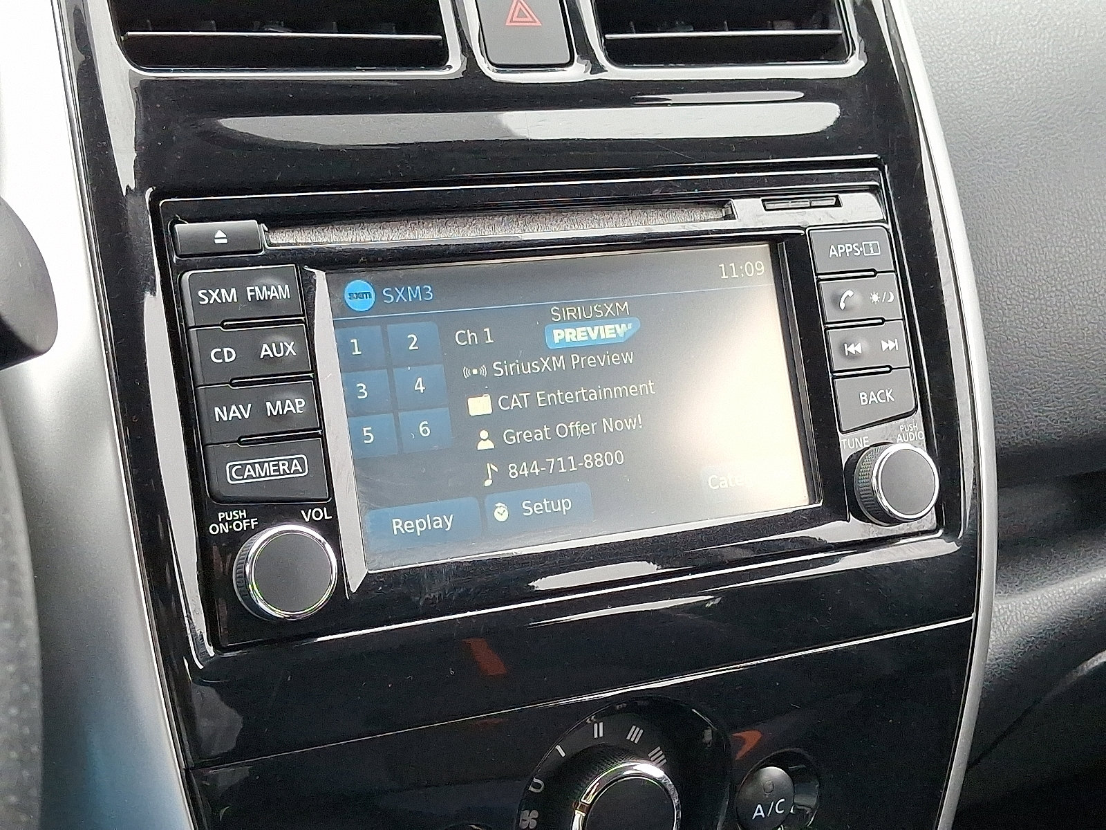 Used 2015 Nissan Versa Note SR w/ SR Tech Package image 18