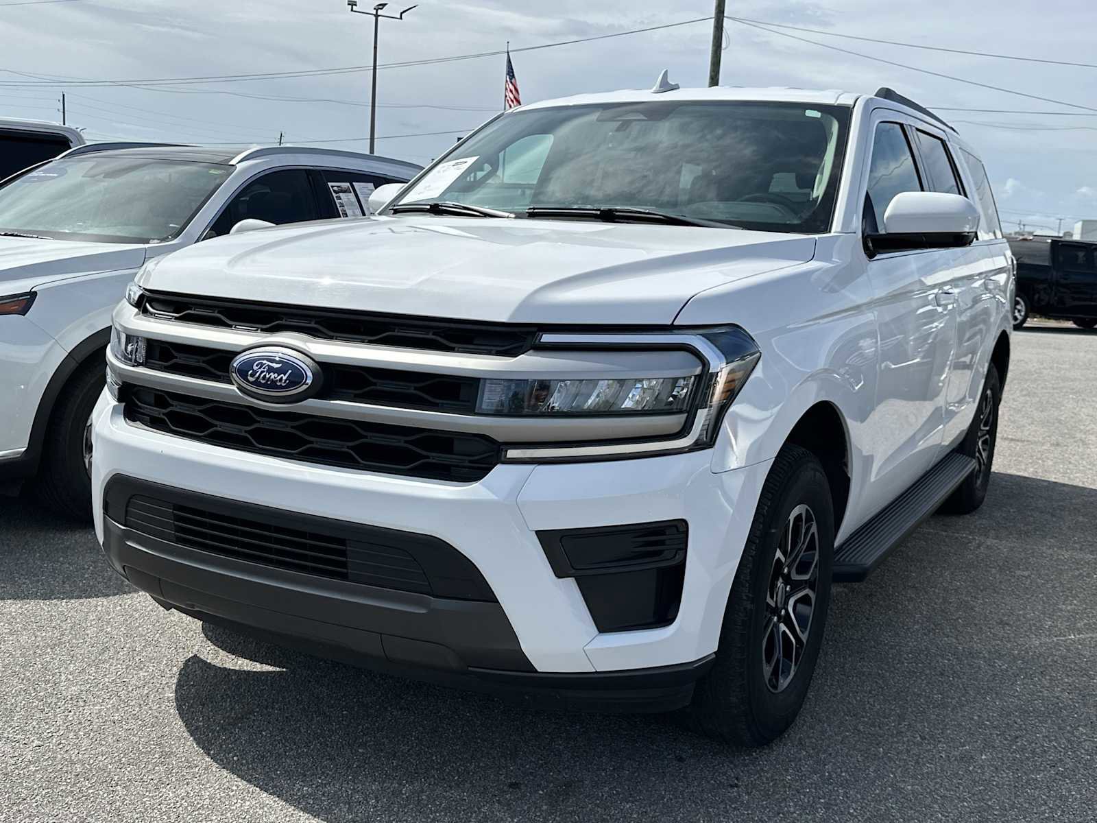Used 2024 Ford Expedition XLT image 4