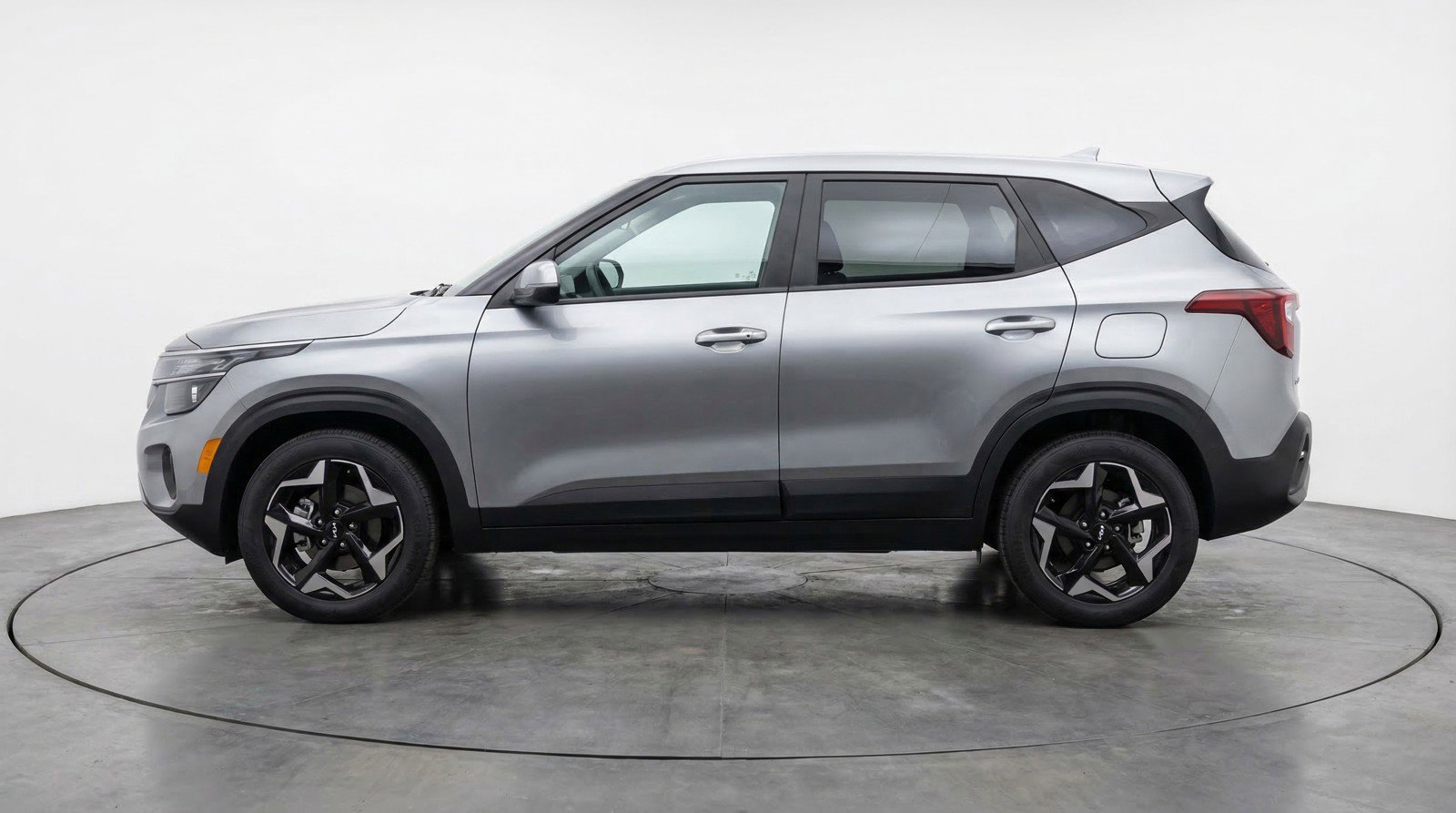 Used 2025 Kia Seltos S FWD image 5