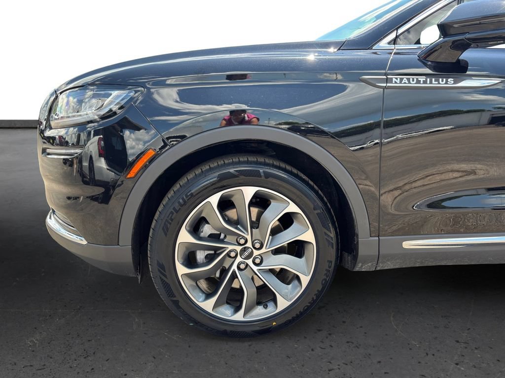 Certified 2023 Lincoln Nautilus Reserve w/ Luxury Package AWD/4WD image 13
